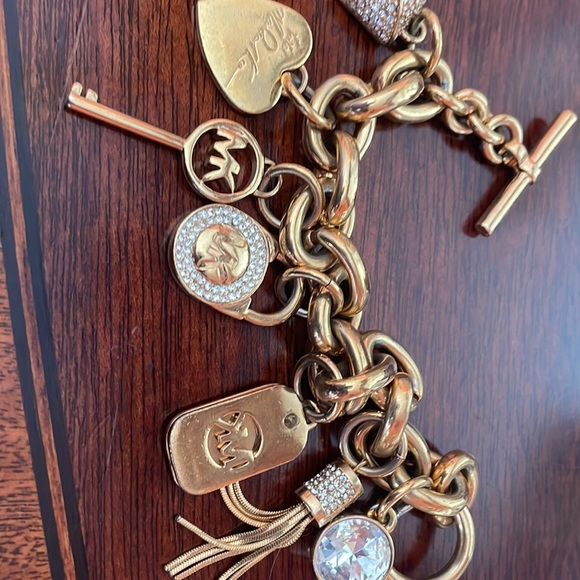 Michael Kors charm bracelet - Picture 2 of 7